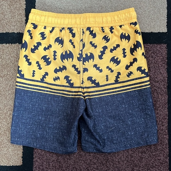 Boys Batman Swim Trunks - Size 6/7 - Picture 3 of 3